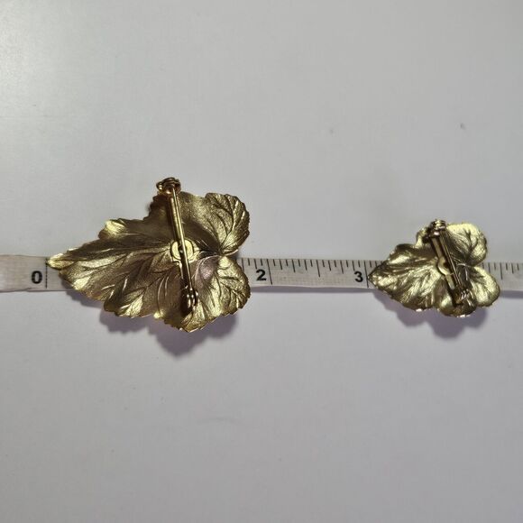 Set 2 Vintage 1959 Textured Gold-tone Chit-Chat Pin Brooch Signed Sarah Coventry - Picture 6 of 11